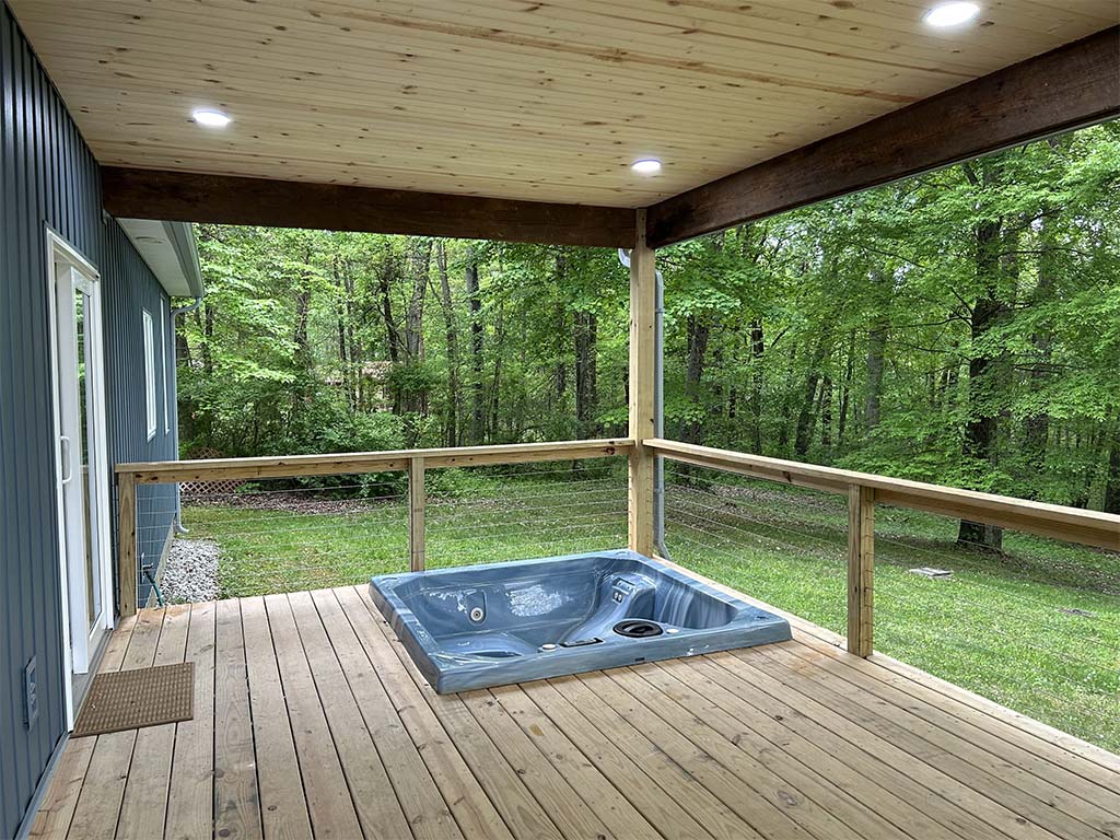 jacuzzi in the deck